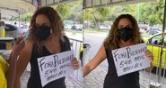 Daniela Mercury aparece segurando cartaz contra o governo durante vacinação - Foto: Reprodução / Instagram @danielamercury