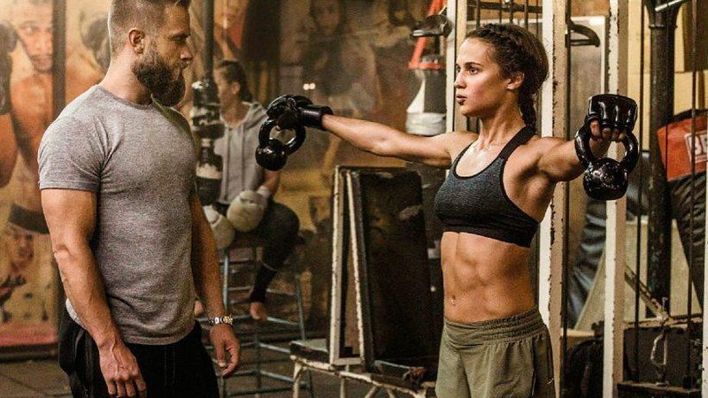 Alicia Vikander encarou sete meses de treino pesado para viver Lara Croft no cinema - Foto: Reprodução/ Instagram