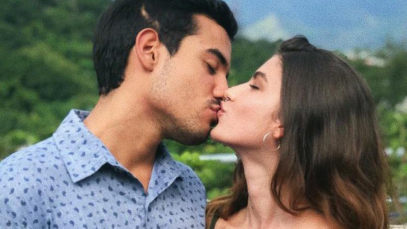 Giovanna Grigio e Bruno Gadiol assumiram o namoro nesta domingo (1º) - Foto: Reprodução/ Instagram