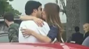 Caio Castro e Grazi Massafera são vistos aos beijos em aeroporto - Foto: Reprodução/Instagram