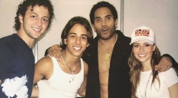 Sandy tira foto ao lado de Lenny Kravitz, Junior e Lucas Lima - Foto: Reprodução / Instagram@sandyoficial