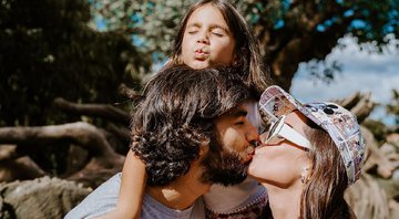 Atriz revelou que desejo de aumentar a família é grande e que a filha cobra por um irmão - Foto: Reprodução / Instagram @dedesecco
