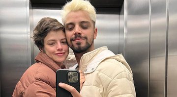 Agatha Moreira namora o também ator Rodrigo Simas - Foto: Reprodução / Instagram