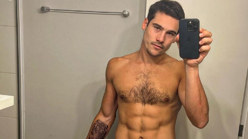 Nicolas Prattes exibe tanquinho nas redes sociais - Foto: Reprodução / Instagram