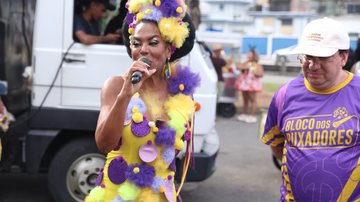 Imagem Pipa Brasey se apresenta no Bloco Puxadores do Samba