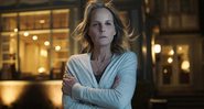 Helen Hunt interpreta Jackie em "À Espreita do Mal", que está agora na Netflix - Foto: Reprodução / Netflix