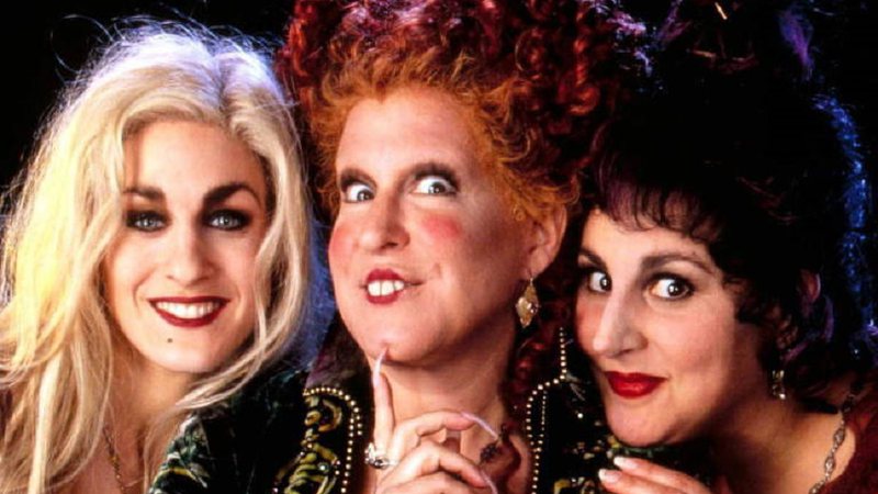Bette Midler, Kathy Naijimy e Sarah Jessica Parker em Abracadabra, de 1993