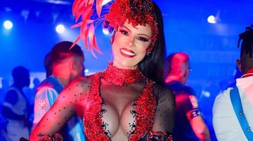 Alice Alves usou figurino avaliado em R$ 22 mil em evento na quadra da Nenê de Vila Matilde