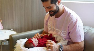Após parto prematuro, Raika já está em casa com os pais - Reprodução/Instagram
