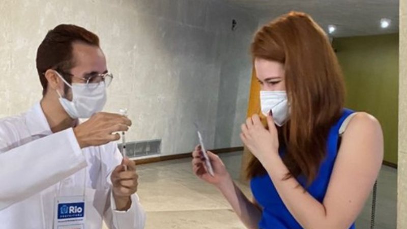 Ana Clara recebe primeira dose do imunizante no Rio de Janeiro - Foto: Reprodução / Instagram @anaclaraac