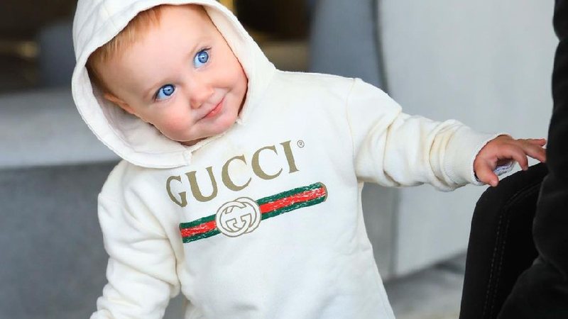 Vicky usou um moletom da linha infantil da grife Gucci e um tênis da mesma marca - Reprodução/Instagram/@anapaulasiebert