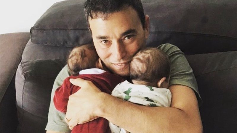 Andréia compartilhou um registro do marido com seus filhos, os gêmeos João e Pedro - Reprodução/Instagram