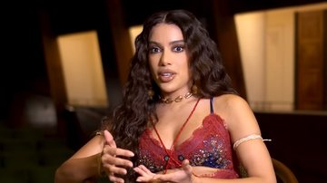 Anitta falou sobre sua vida amorosa em conversa com Hugo Gloss