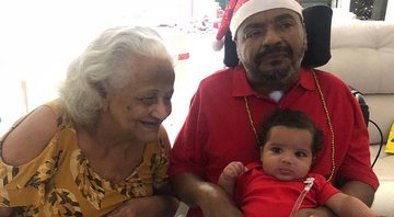 Dona Aracy ao lado do filho, Arlindo Cruz, e da neta - Reprodução/Instagram