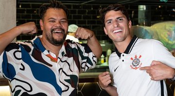 Babu Santana e Felipe Prior se reencontram em pizzaria - Foto: Reprodução / Instagram @babusantana