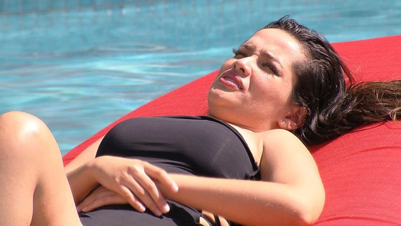 Juliette conversa na piscina - Foto: Reprodução / Globoplay