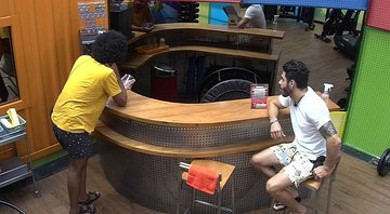 João Luiz e Rodolffo conversam na academia - Foto: Reprodução / Globoplay