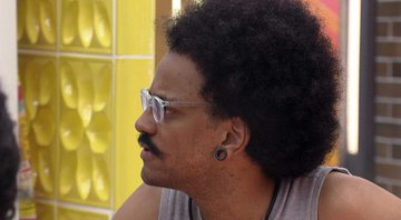 João Luiz conversa na cozinha da Xepa - Foto: Reprodução / Globoplay