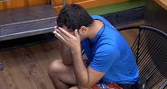 Gilberto chora sozinho na Academia - Foto: Reprodução / Globoplay