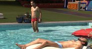 Caio e Gilberto conversam na piscina - Foto: Reprodução / Globoplay
