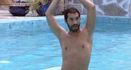 Gilberto dança na piscina - Foto: Reprodução / Globoplay