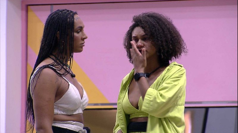 Jessilane chora ao conversar com Linn da Quebrada - Foto: Reprodução / Globo
