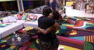 Eliezer abraça Natália após expulsão de Maria no BBB 22 - Foto: Reprodução / Globo