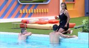 Natália fala com Rodrigo e Arhur Aguiar na piscina - Foto: Reprodução / Globo