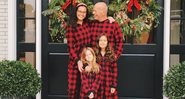 Bruce Willis comemorou a data usando pijamas iguais com a família - Reprodução/Instagram