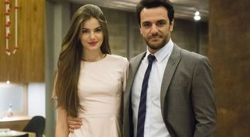Rodrigo Lombardi e Camila Queiroz falaram sobre cenas de sexo em Verdades Secretas - Foto: TV Globo/ Tatá Barreto