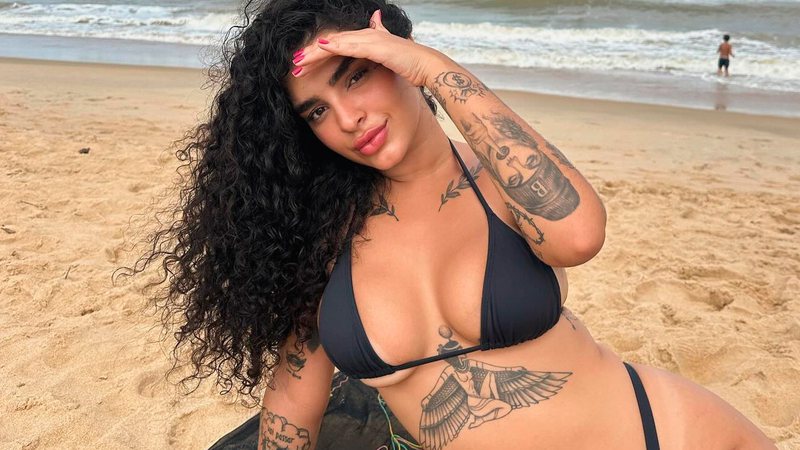 Cantora Bianca exibiu tatuagens de biquíni na praia e recebeu elogios - Foto: Reprodução/ Instagram@biancaoficial