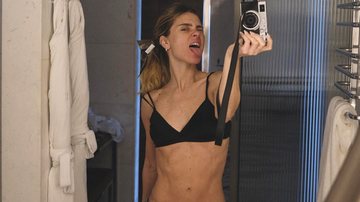 Carolina Dieckmmann ostentou a boa forma em postagem de aniversário