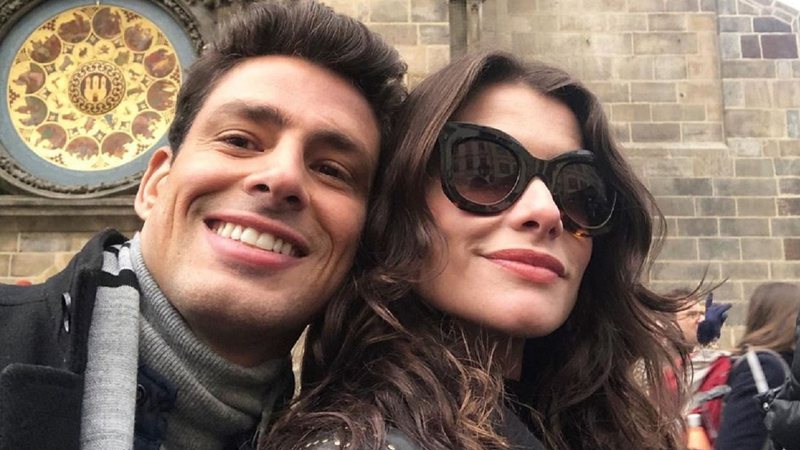 Alinne Moraes e Cauã Reymond formam casal em "Um Lugar ao Sol" - Reprodução / Instagram