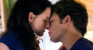 Cenas de Kristen Stewart e Pattinson preocuparam Catherine; Atriz tinha 17 anos e Robert, 21 anos - Foto: Reprodução