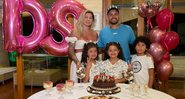 Dani Souza, Dentinho e os filhos - Reprodução/Quem