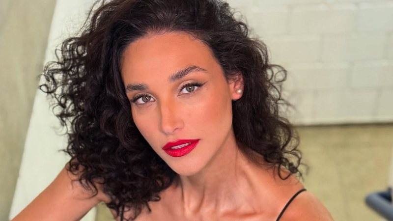 Débora Nascimento contou que ser bonita criou barreiras na atuação