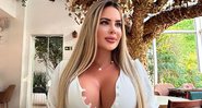 Denise Rocha teve foto usada em artigo sobre modelos criadas por IA - Foto: Reprodução/ Instagram@deniserocha.oficial/ CO Assessoria