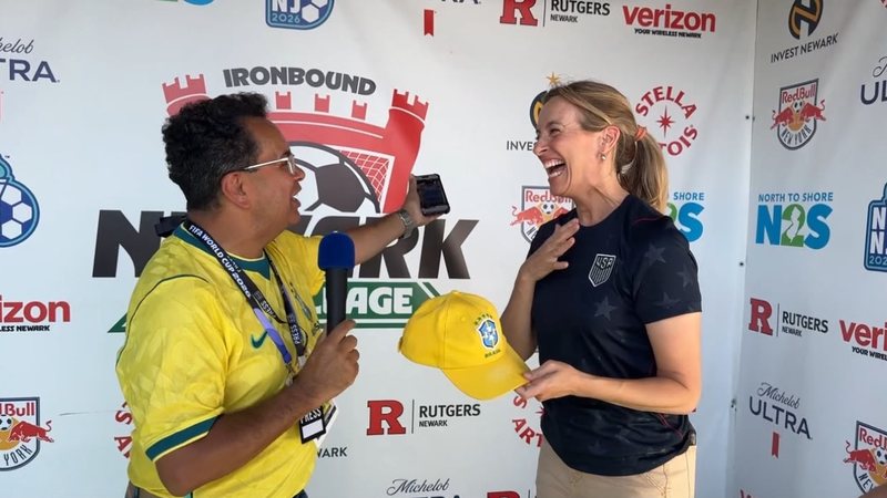 Imagem Governadora de New Jersey usa boné da Seleção Brasileira presenteado por Caio Sorriso