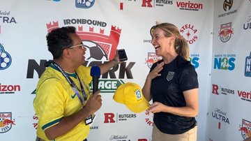 Imagem Governadora de New Jersey usa boné da Seleção Brasileira presenteado por Caio Sorriso
