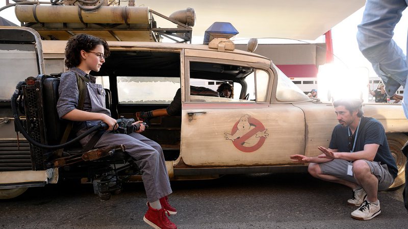 Jason Reitman dirige cena em "Ghostbusters: Mais Além", que estreia no dia 18 - Foto: Reprodução / Sony Pictures