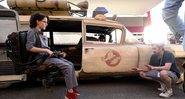 Jason Reitman dirige cena em "Ghostbusters: Mais Além", que estreia no dia 18 - Foto: Reprodução / Sony Pictures