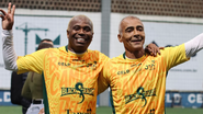 Edílson e Romário roubaram a cena em partida disputada em Balneário Camboriú, no último sábado, 5 de setembro - Foto: Divulgação