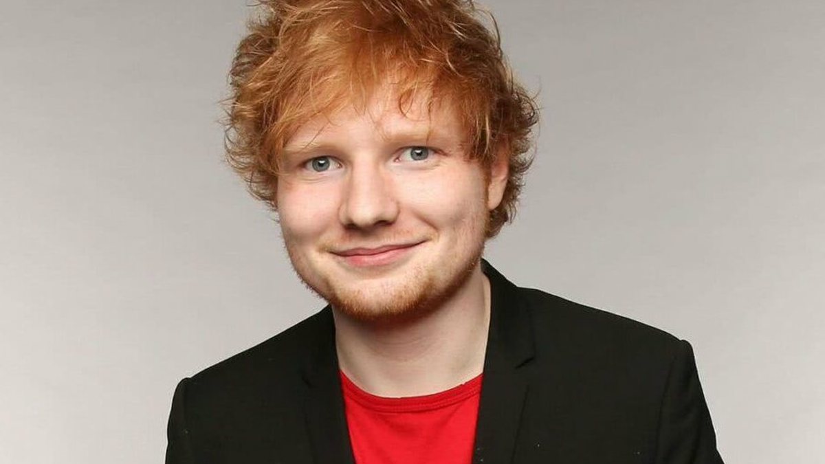 Ed Sheeran diz que evita mictórios pois sempre tentam dar uma