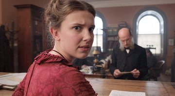 Millie Bobby Brown é Enola, irmã de Sherlock Holmes, no filme - Foto: Netflix/ Divulgação