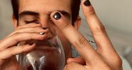 Enzo Celulari mostra as unhas pintadas para o Dia das Bruxas - Reprodução/Instagram