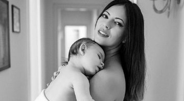 Fabianna Brito com o filho nos braços: placenta como tratamento de beleza - Foto: Reprodução / CO Assessoria