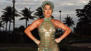 Fabíola Andrade rebateu críticas por samba no pé