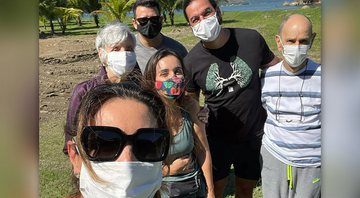 Fátima Bernardes com família e amigos - Reprodução/Instagram@fatimabernardes