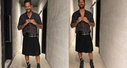 Vocalista da banda Eva exibiu as pernas de fora ao usar look com saia - Reprodução/Instagram/@felipeeva