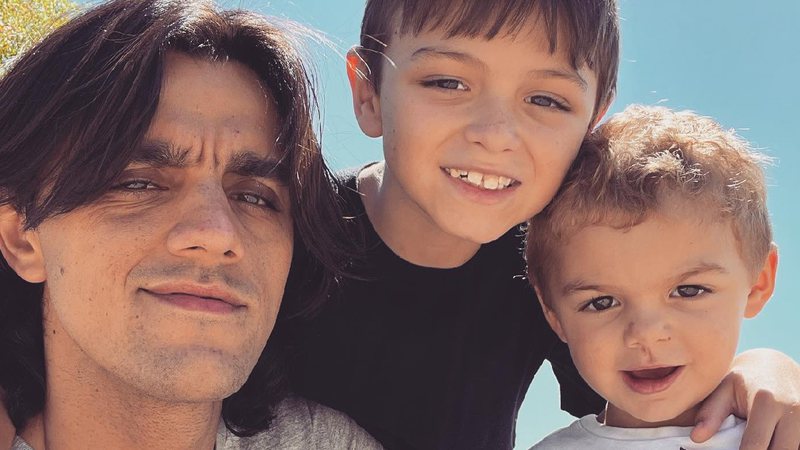 Ator é pai de Joaquim, Maria e Vicente, de seu relacionamento com Mariana Uhlmann - Foto: Reprodução / Instagram @felipessimas